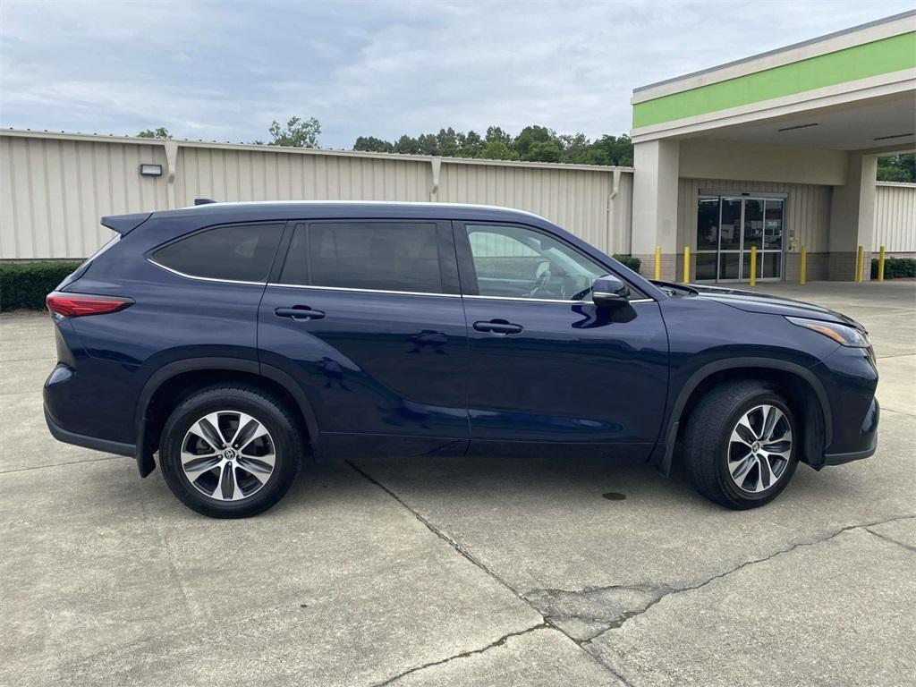 used 2021 Toyota Highlander car, priced at $28,555