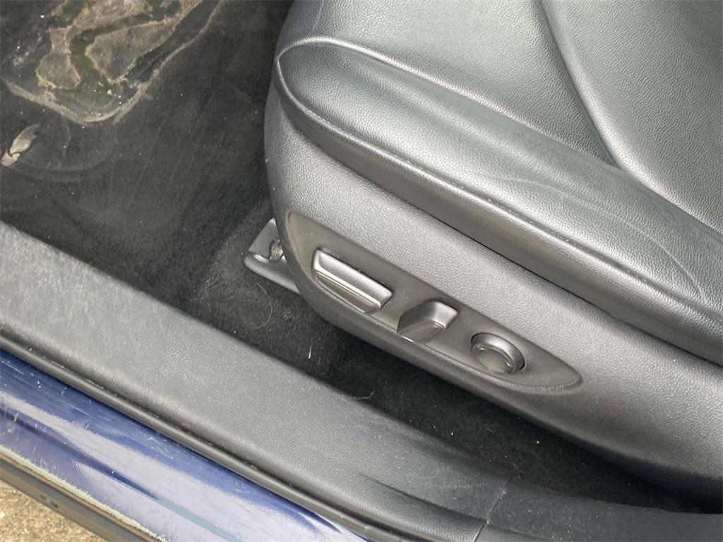 used 2021 Toyota Highlander car, priced at $28,555