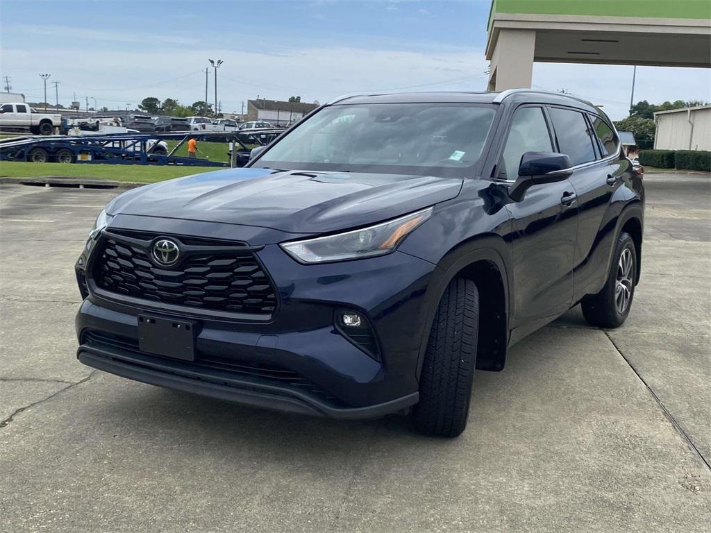 used 2021 Toyota Highlander car, priced at $28,555