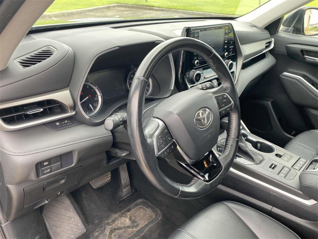 used 2021 Toyota Highlander car, priced at $28,555
