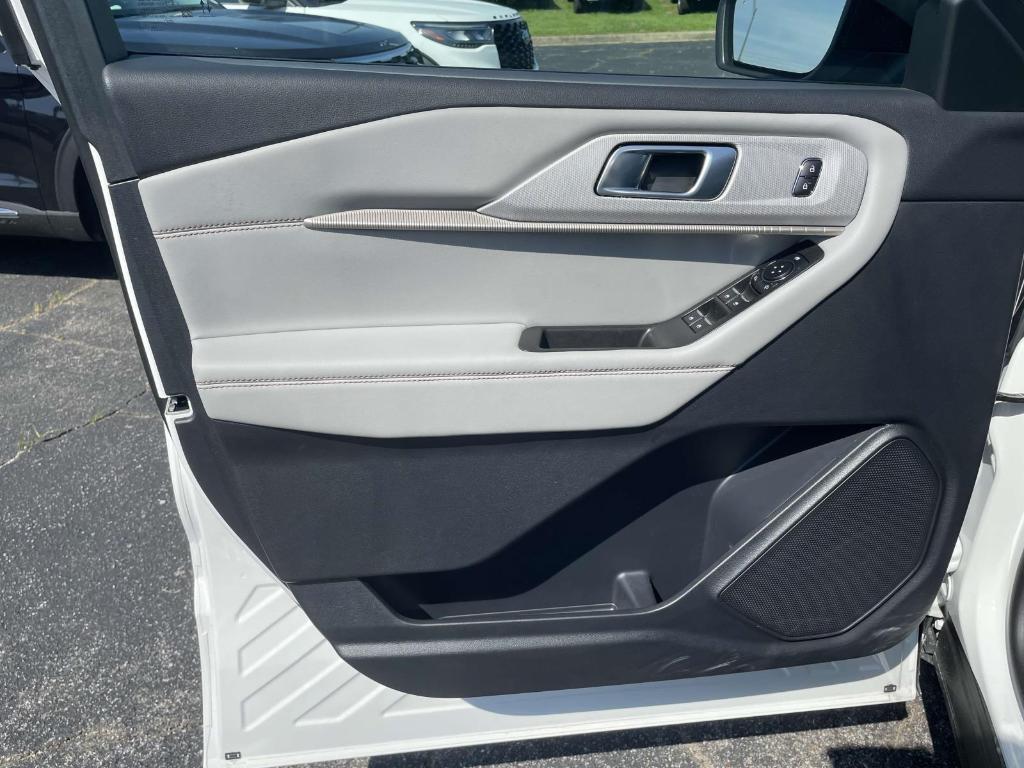 new 2025 Ford Explorer car, priced at $46,258