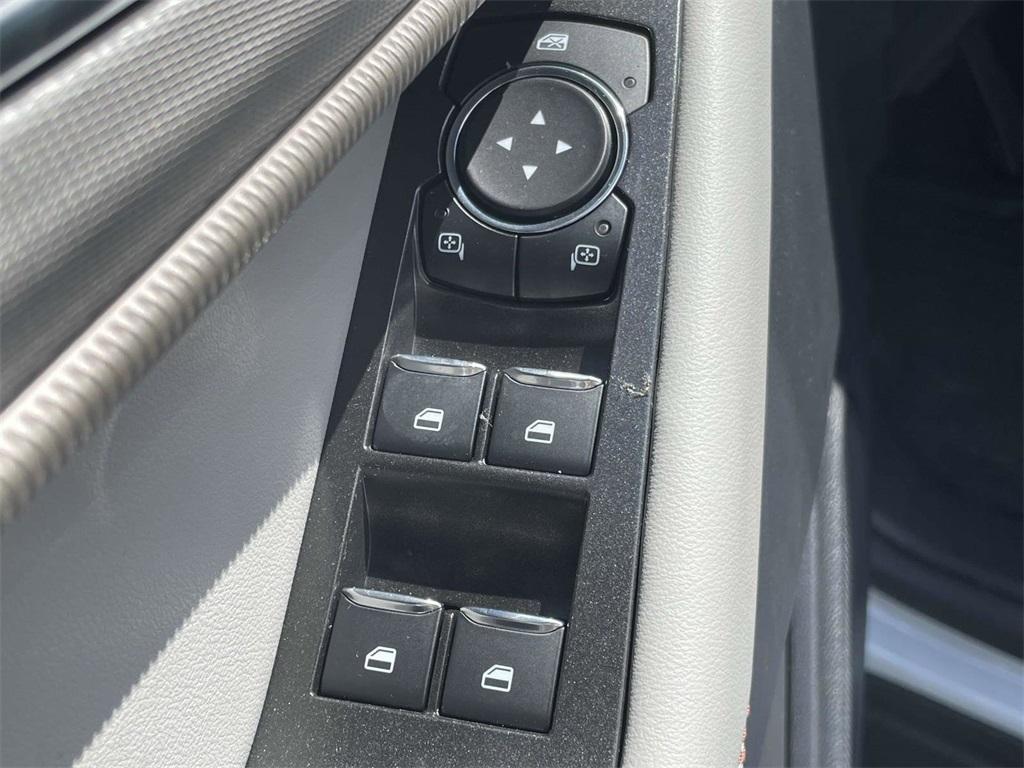 new 2025 Ford Explorer car, priced at $39,995