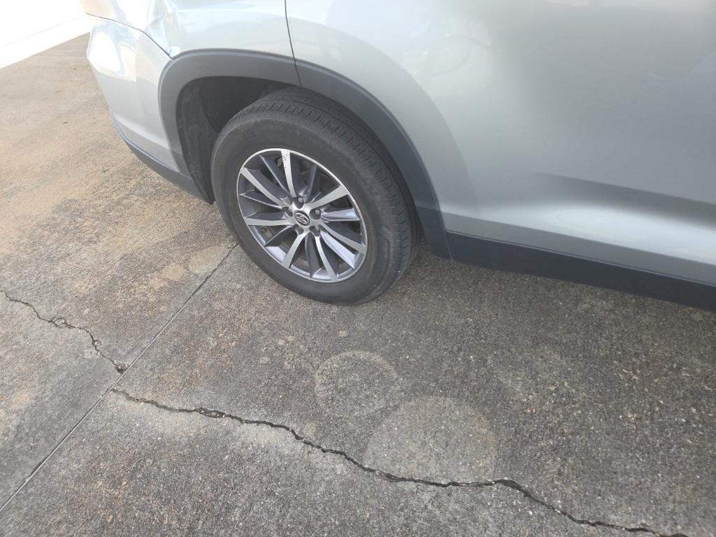 used 2019 Toyota Highlander car, priced at $22,100