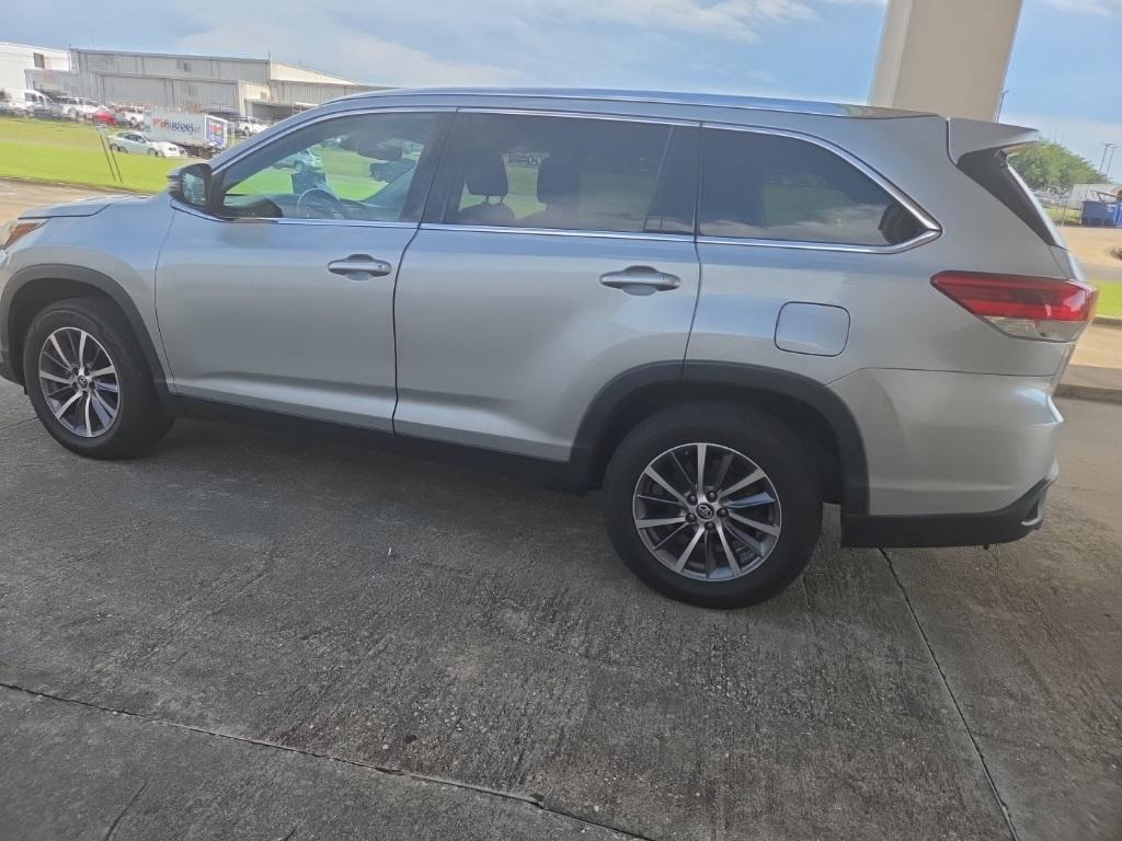 used 2019 Toyota Highlander car, priced at $22,100