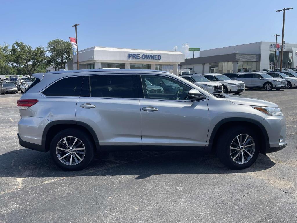 used 2019 Toyota Highlander car, priced at $22,100