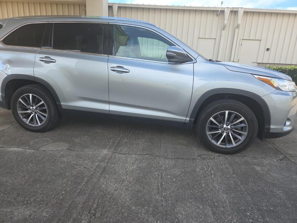 used 2019 Toyota Highlander car, priced at $22,100