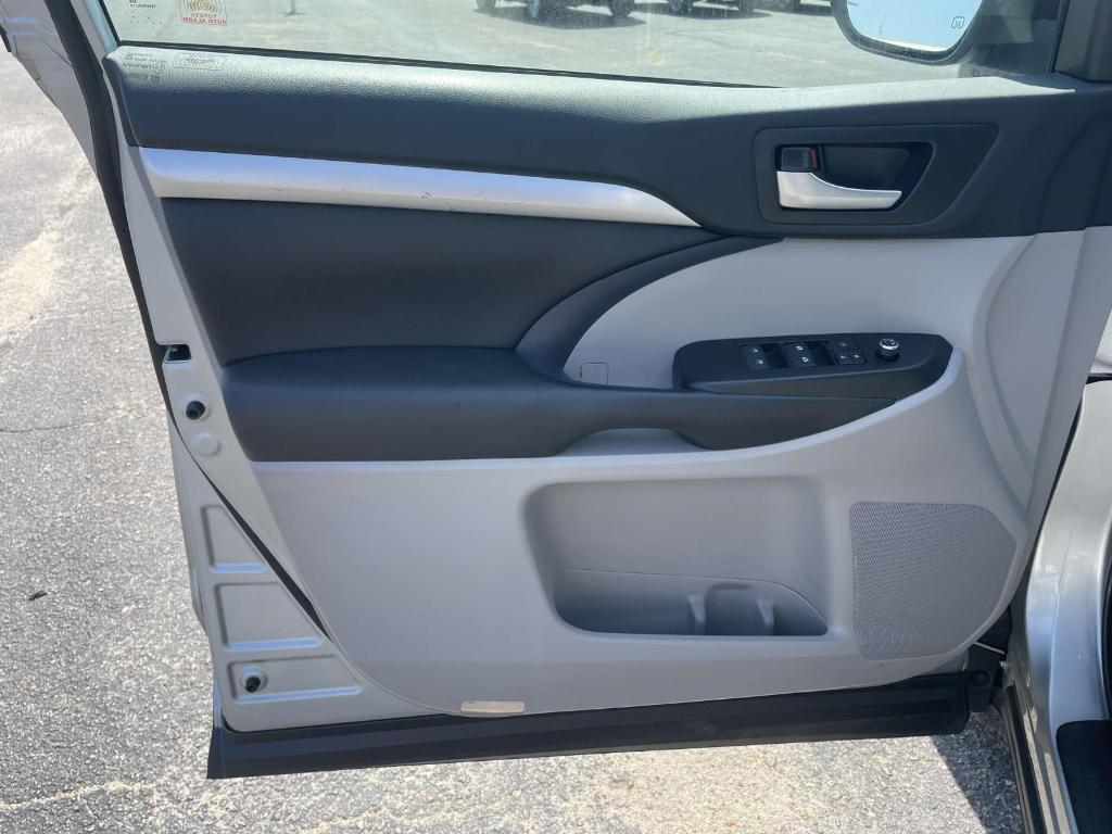 used 2019 Toyota Highlander car, priced at $22,100