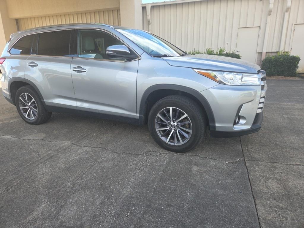 used 2019 Toyota Highlander car, priced at $22,100