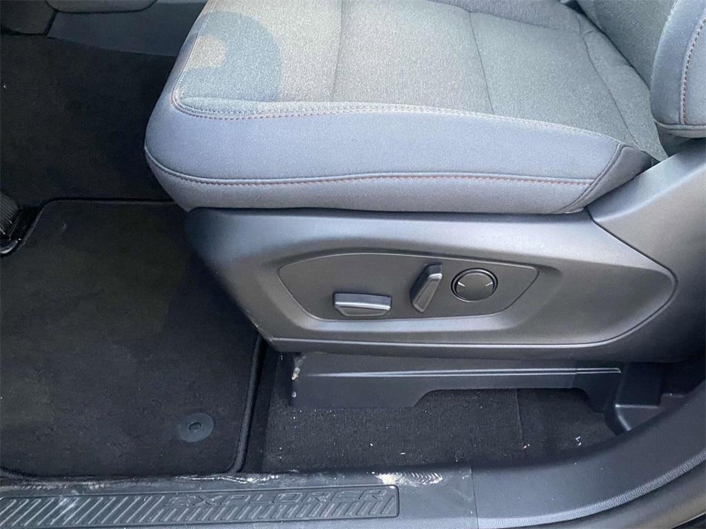 new 2025 Ford Explorer car, priced at $33,995