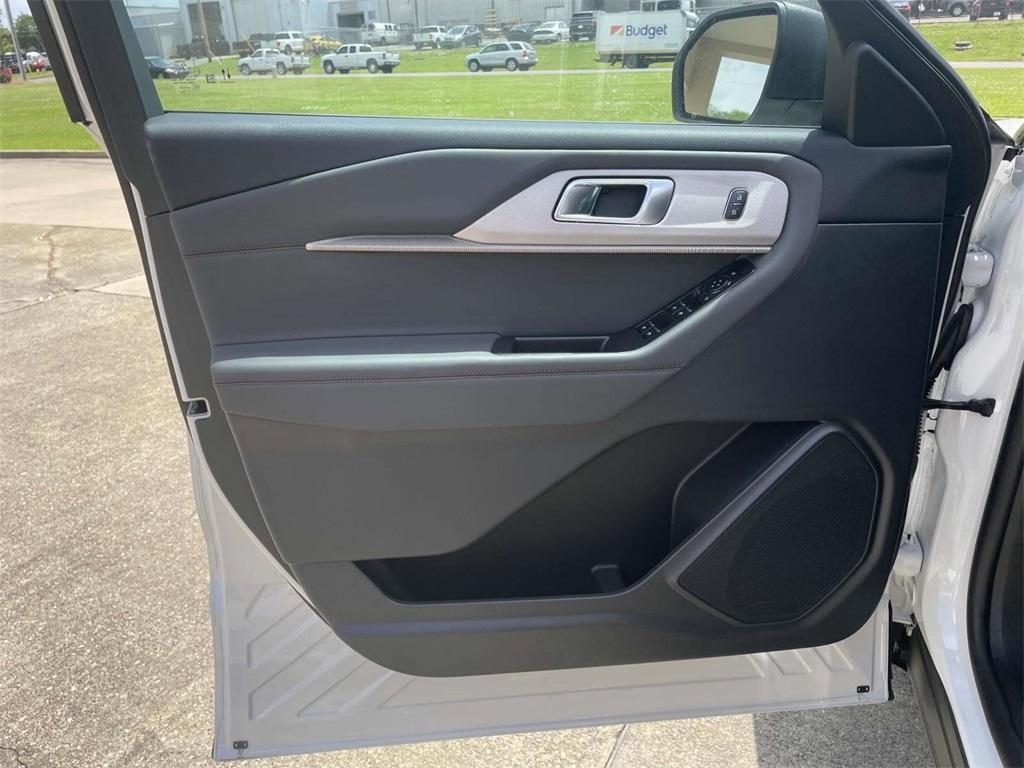 new 2025 Ford Explorer car, priced at $35,672