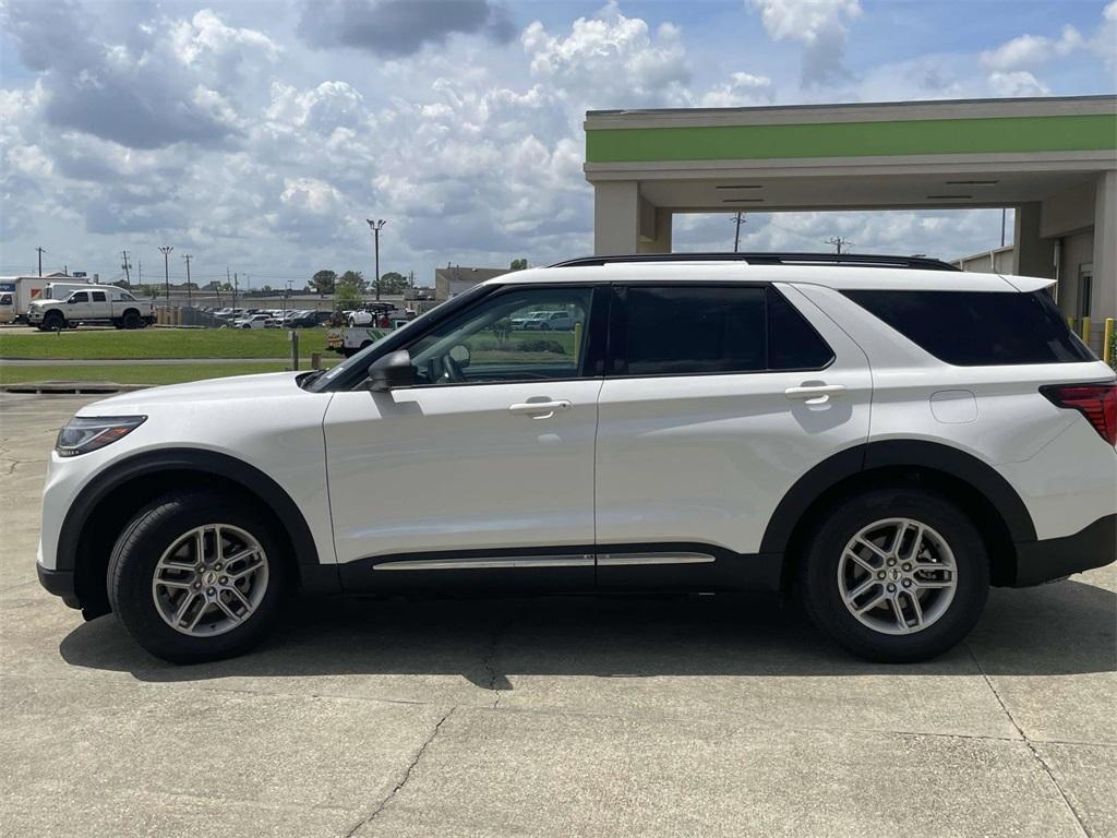 new 2025 Ford Explorer car, priced at $35,672