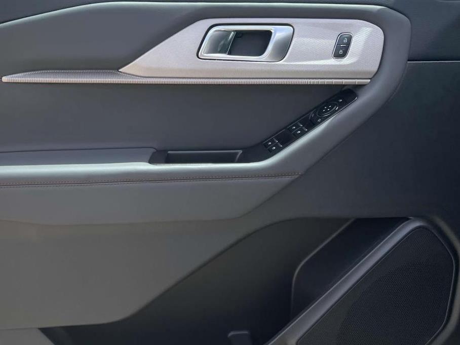new 2025 Ford Explorer car, priced at $33,385
