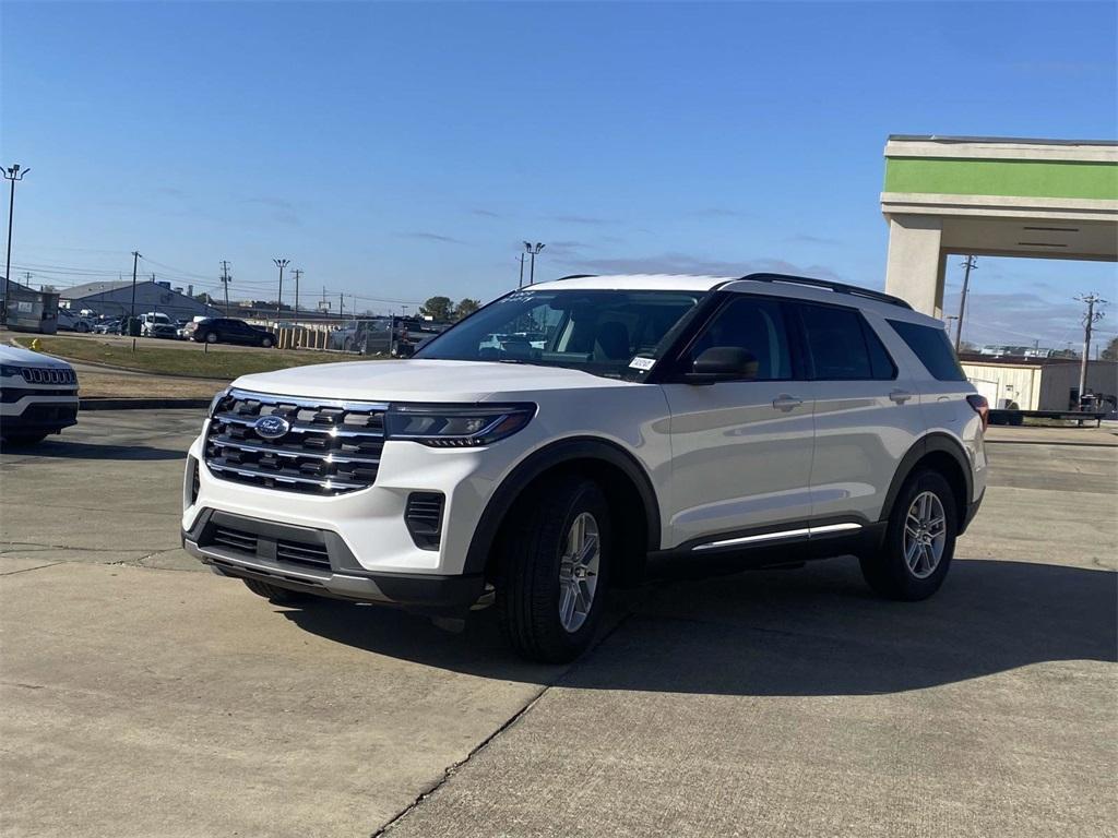 new 2025 Ford Explorer car, priced at $35,672