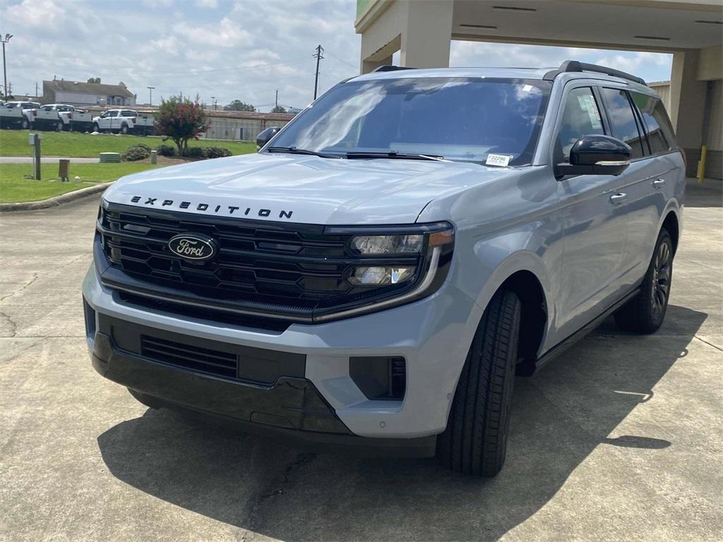 new 2025 Ford Expedition car, priced at $77,828