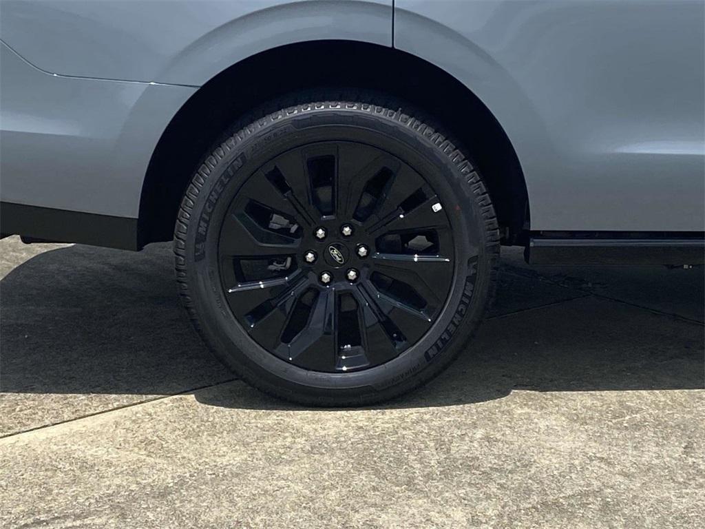 new 2025 Ford Expedition car, priced at $77,828