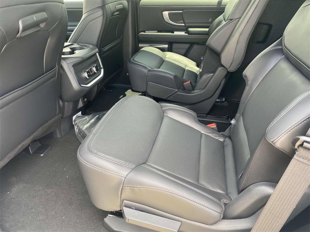 new 2025 Ford Expedition car, priced at $77,828