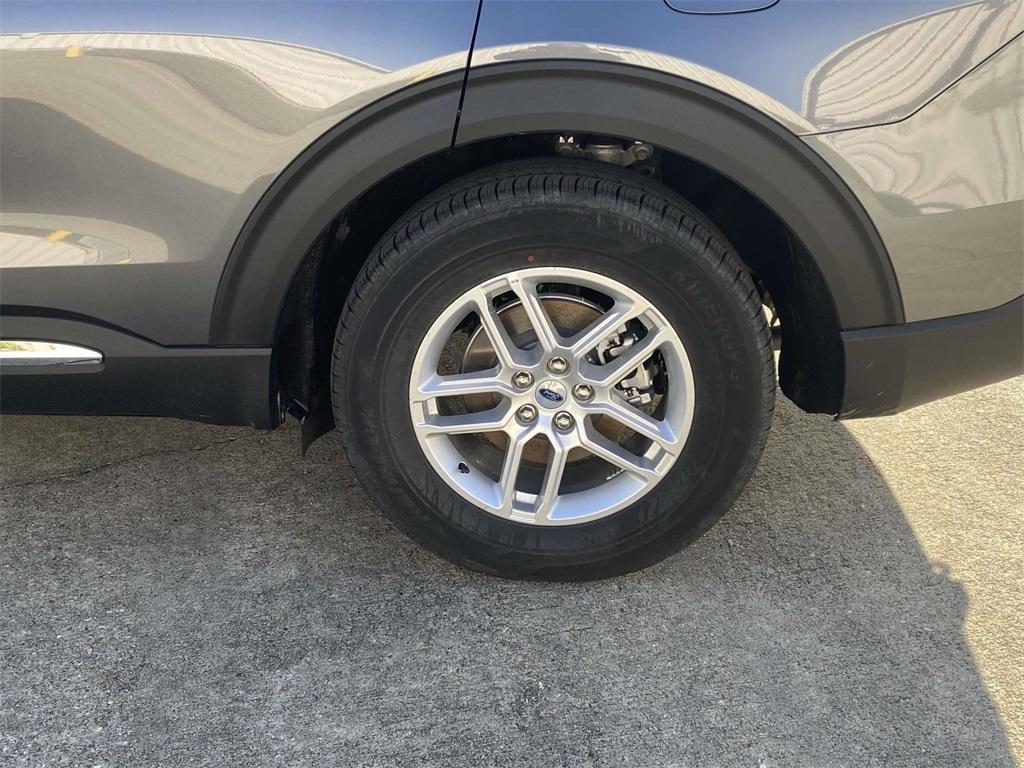 new 2025 Ford Explorer car, priced at $33,995
