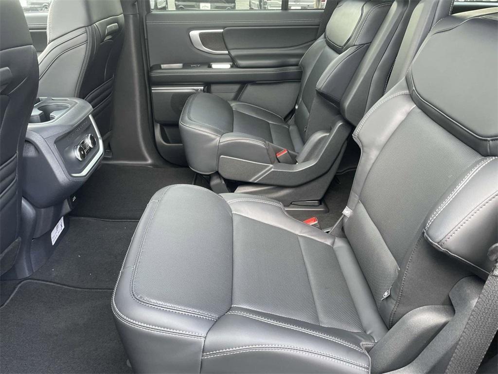 new 2025 Ford Expedition car, priced at $77,990