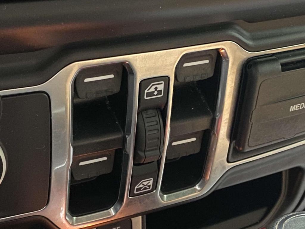 used 2022 Jeep Gladiator car, priced at $37,335