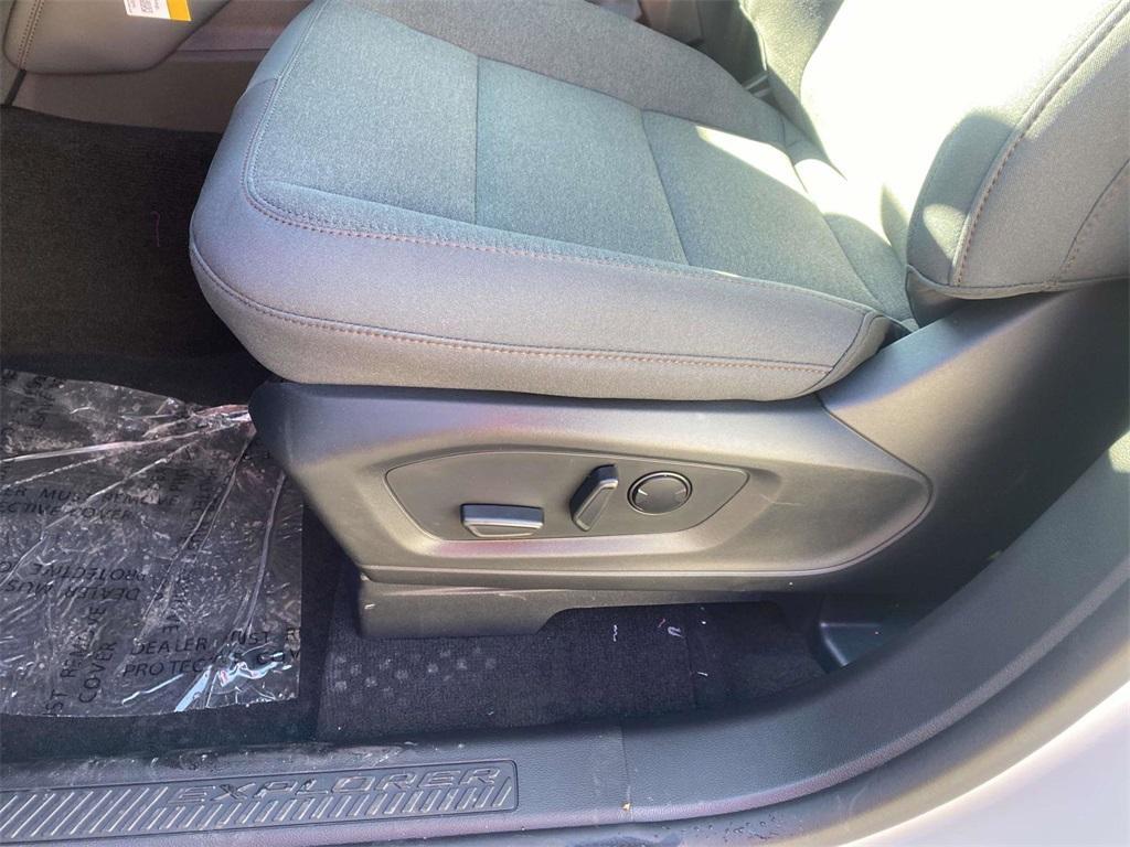new 2025 Ford Explorer car, priced at $35,672