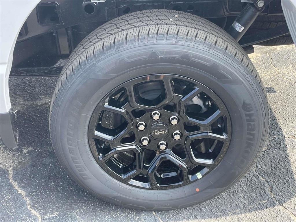 new 2025 Ford F-150 car, priced at $39,490