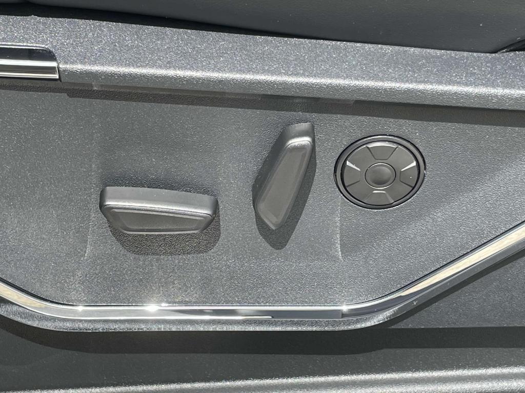 new 2025 Ford F-250 car, priced at $88,568
