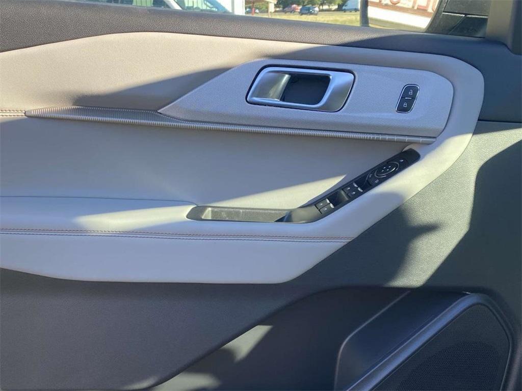 new 2025 Ford Explorer car, priced at $37,995
