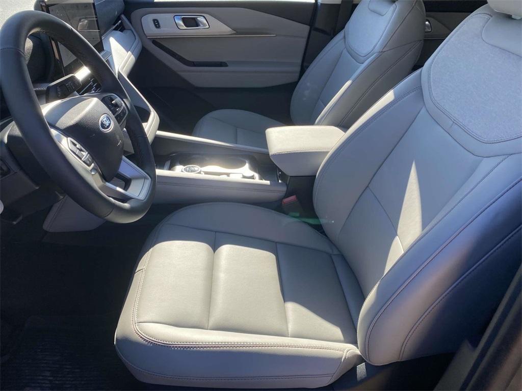 new 2025 Ford Explorer car, priced at $37,995