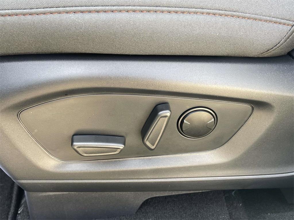 new 2025 Ford Explorer car, priced at $35,672