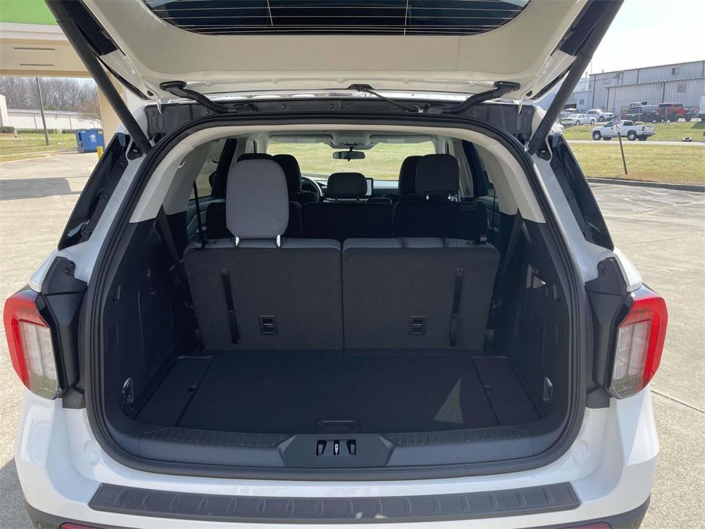 new 2025 Ford Explorer car, priced at $35,672