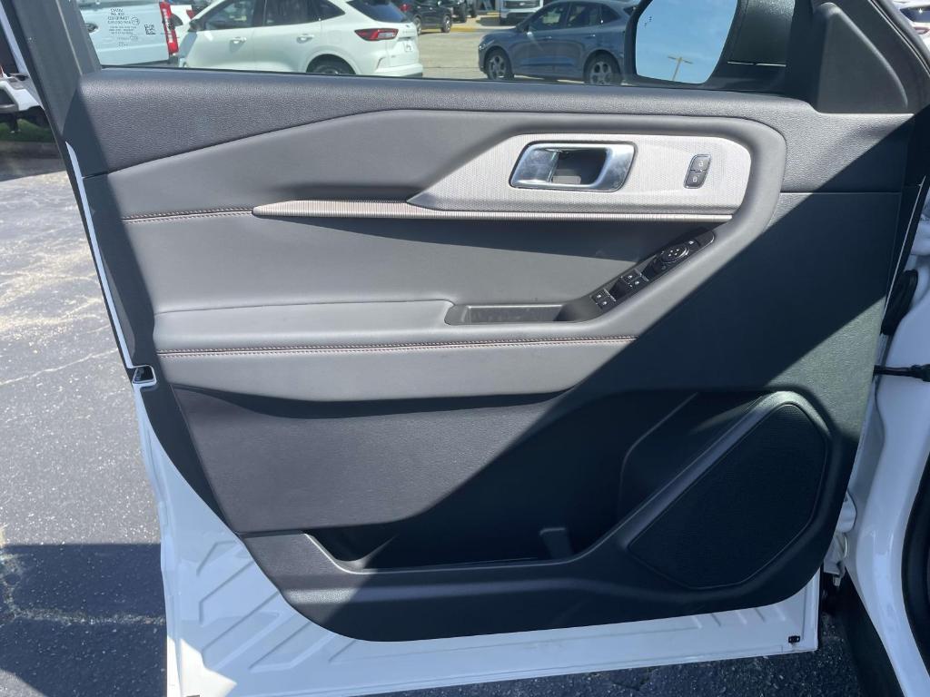new 2025 Ford Explorer car, priced at $34,885