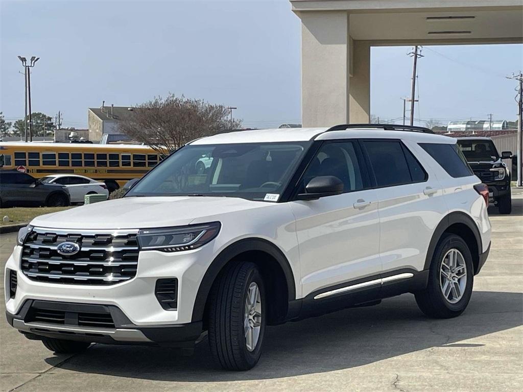 new 2025 Ford Explorer car, priced at $35,672