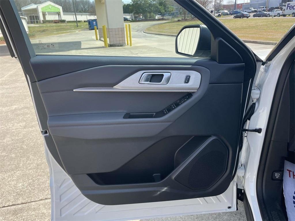 new 2025 Ford Explorer car, priced at $35,672