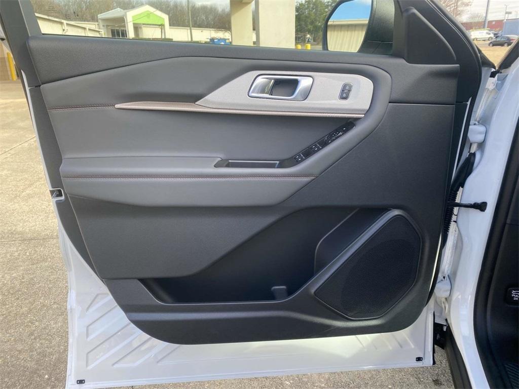 new 2025 Ford Explorer car, priced at $35,672