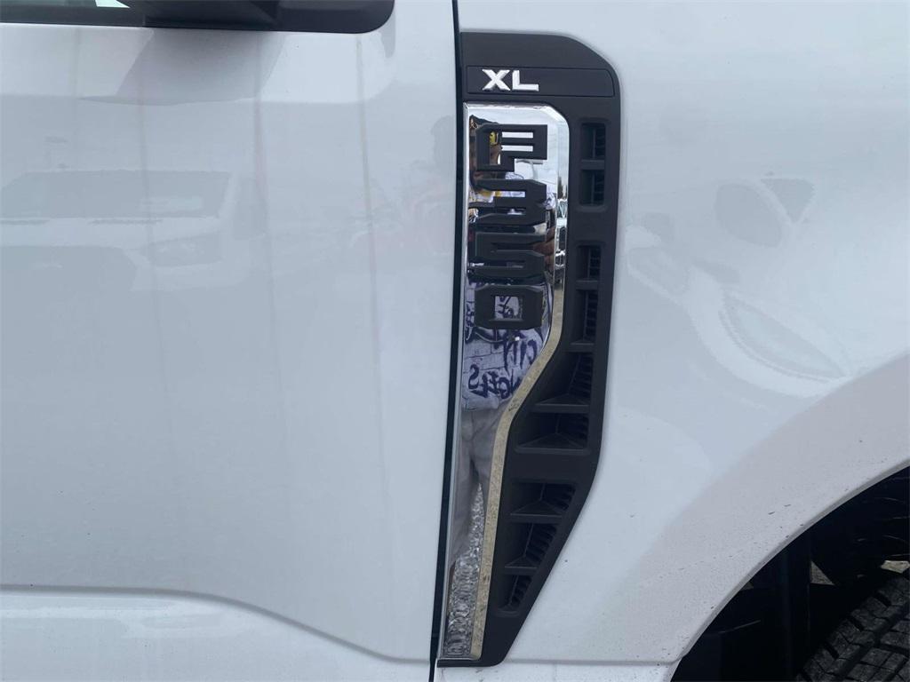 new 2024 Ford F-350 car, priced at $47,575
