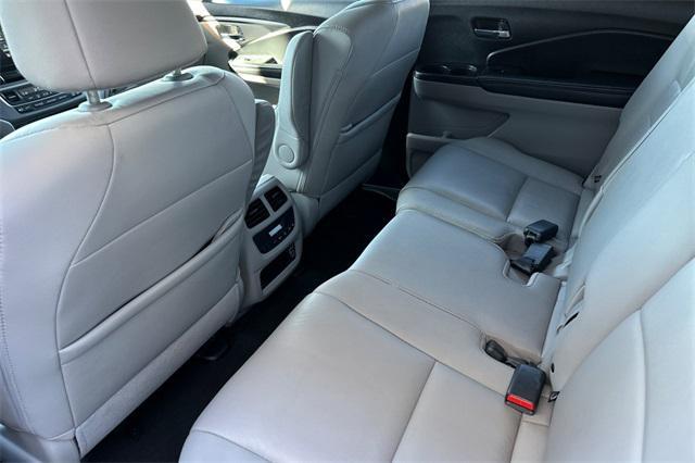 used 2022 Honda Pilot car, priced at $29,988