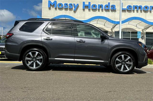 new 2025 Honda Pilot car, priced at $55,465