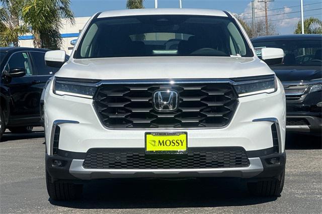 new 2025 Honda Pilot car, priced at $49,650