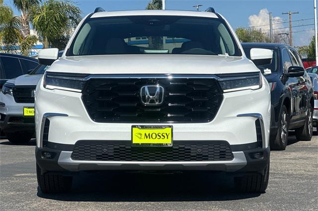 new 2025 Honda Pilot car, priced at $54,985