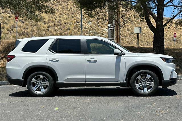 new 2025 Honda Pilot car, priced at $45,350