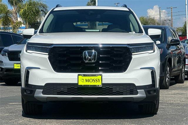 new 2025 Honda Pilot car, priced at $54,630