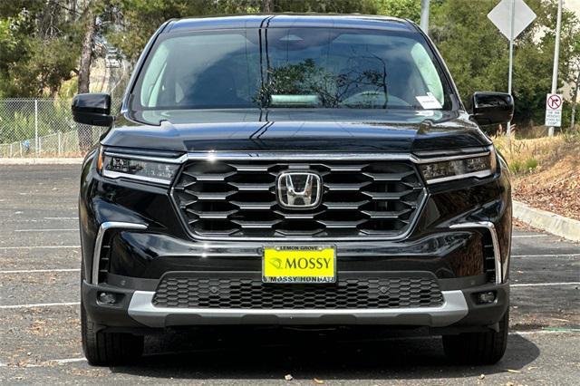 new 2025 Honda Pilot car, priced at $46,695