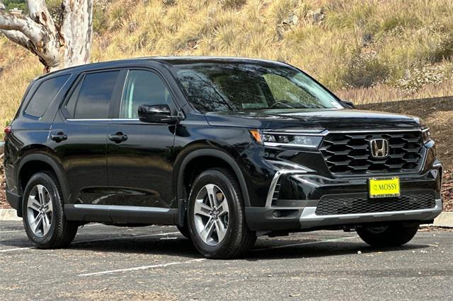 new 2025 Honda Pilot car, priced at $46,695