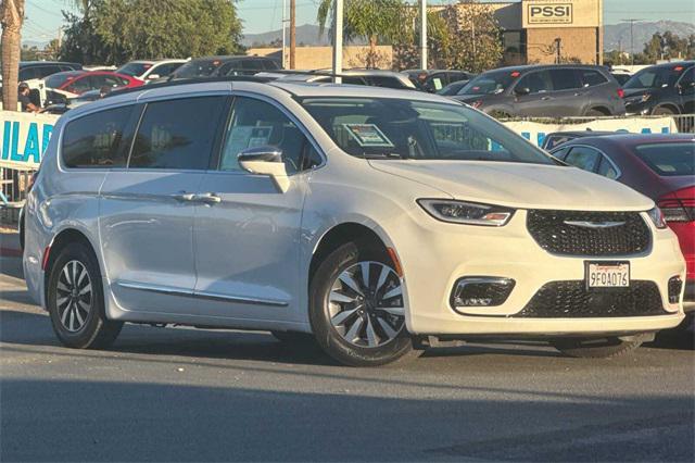 used 2022 Chrysler Pacifica Hybrid car, priced at $31,599