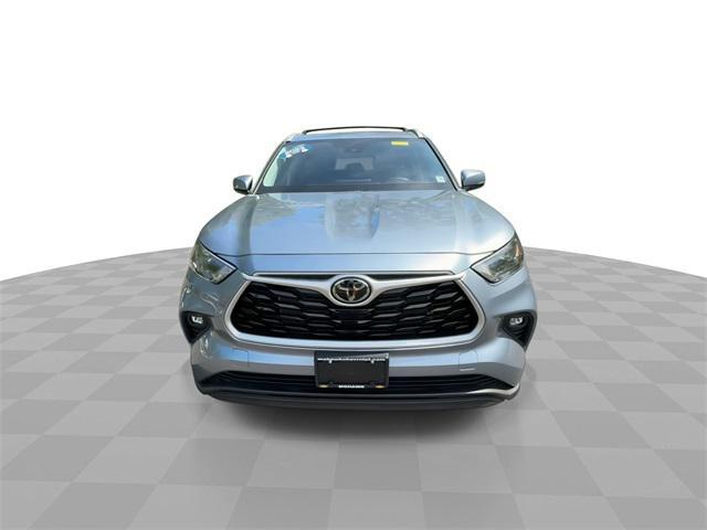 used 2023 Toyota Highlander car, priced at $39,900