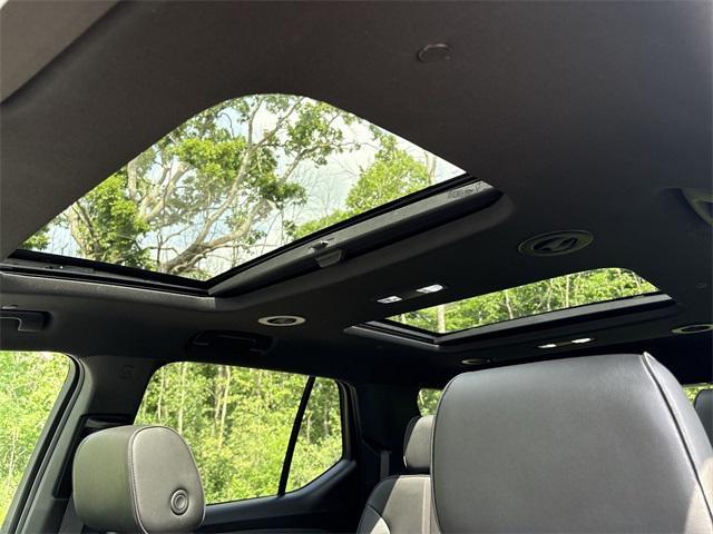 used 2023 Chevrolet Traverse car, priced at $34,231