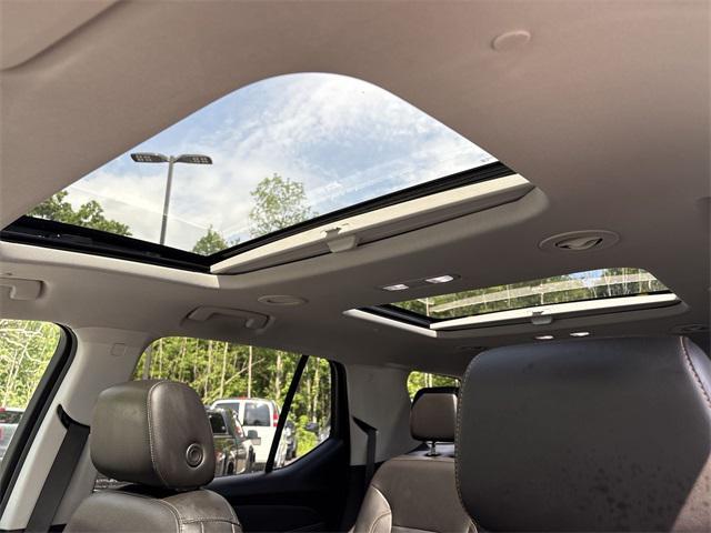 used 2021 Chevrolet Traverse car, priced at $31,886