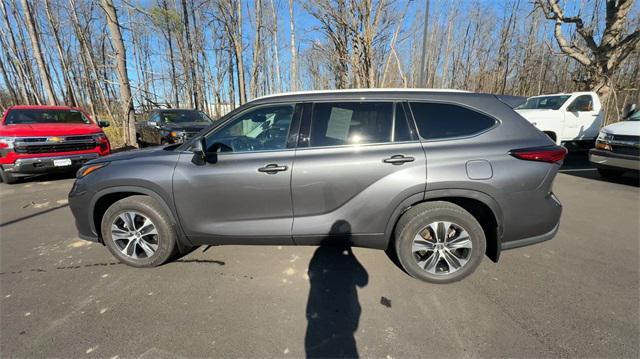 used 2022 Toyota Highlander car, priced at $35,568