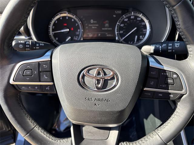 used 2022 Toyota Highlander car, priced at $35,568