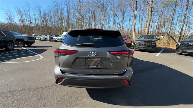 used 2022 Toyota Highlander car, priced at $35,568